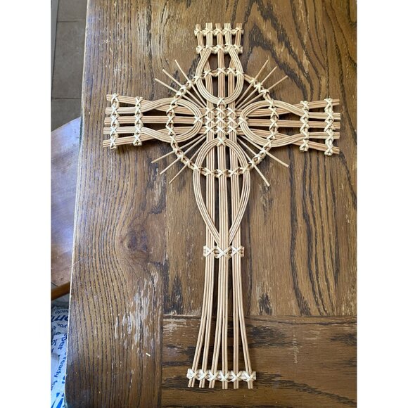 Artisan Handcrafted Woven Straw Cross Wall Hanging Decor - Picture 2 of 5